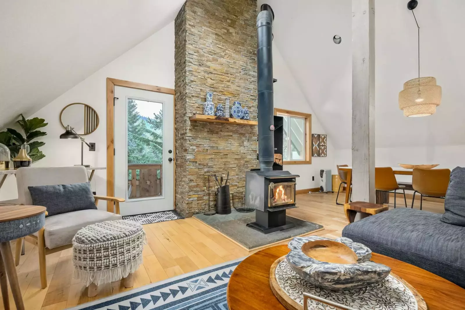 Welcome to Mountain Rose! Please enjoy this one of a kind Government Camp paradise!