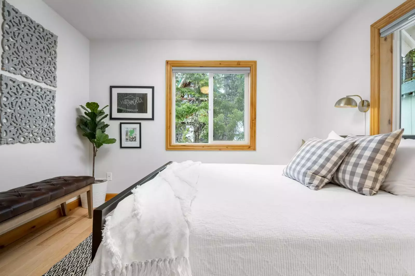 "The home comfortably fit our group. We loved the cute decor, comfortable beds, and great location!" - Vanessa