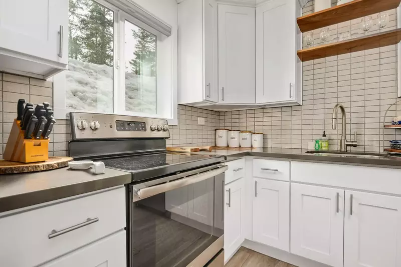 "The house was spacious and really convenient for a multi-generational wedding group. Very convenient to everything in Government Camp." - Larry