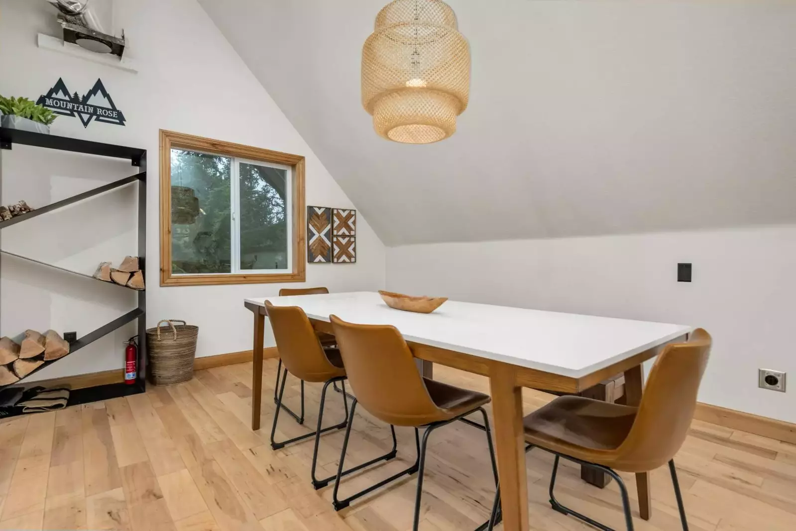 "A great place for a large group.  Each floor has 1 or 2 bedrooms and a nice bath.  1st floor has small kitchen and small dining area." - Jeremy