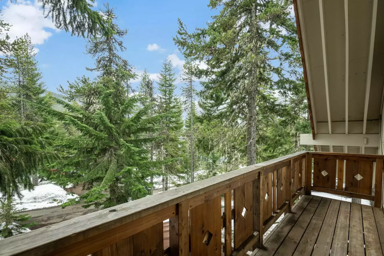 "Really worked for our three families. The location of the house offered access to skiing, tubing, and the town. We had a great week" - Patty