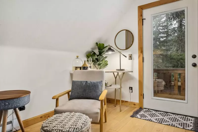 "A gorgeous place to stay in Government Camp! The cabin was spacious and very accommodating!" - Sarah