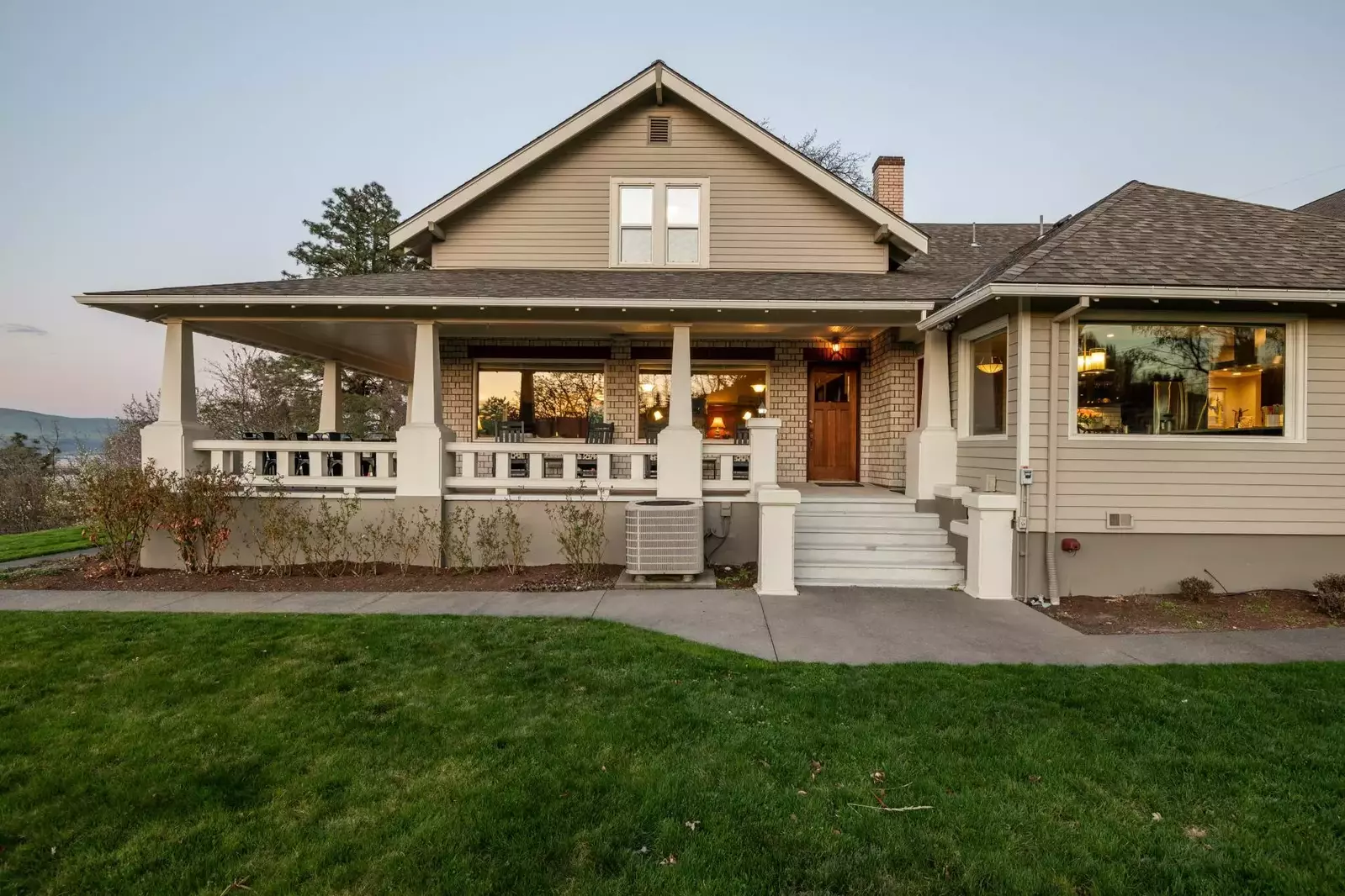 "It is truly a gem of a place and we will definitely be returning to this house when we visit Hood River or any of the surrounding area" - Heather