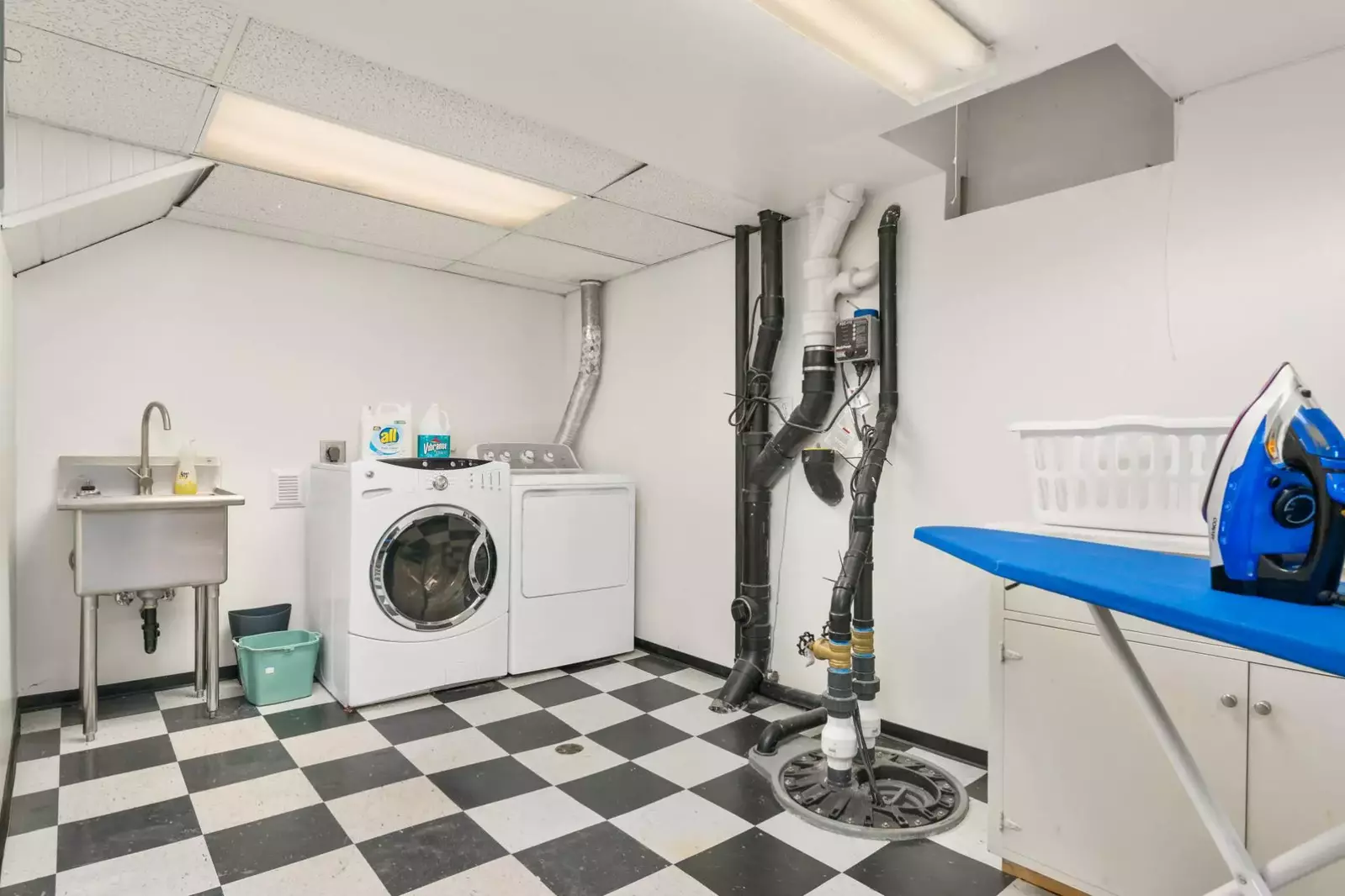 This rental has an up to date washing machine and dryer for guest use.