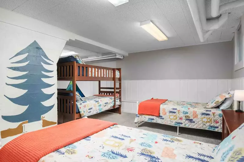 "This is one of those amazing homes that we hope to return to in the future. We had a wonderful stay!" - Sherri