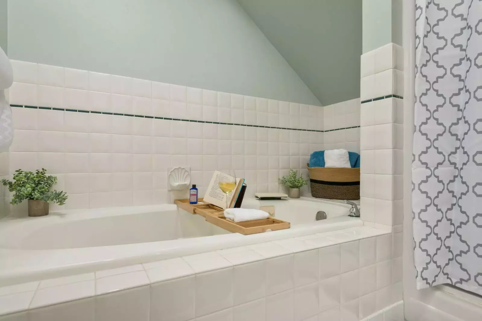 Relax in the tub after a fun day exploring the Columbia River Gorge.