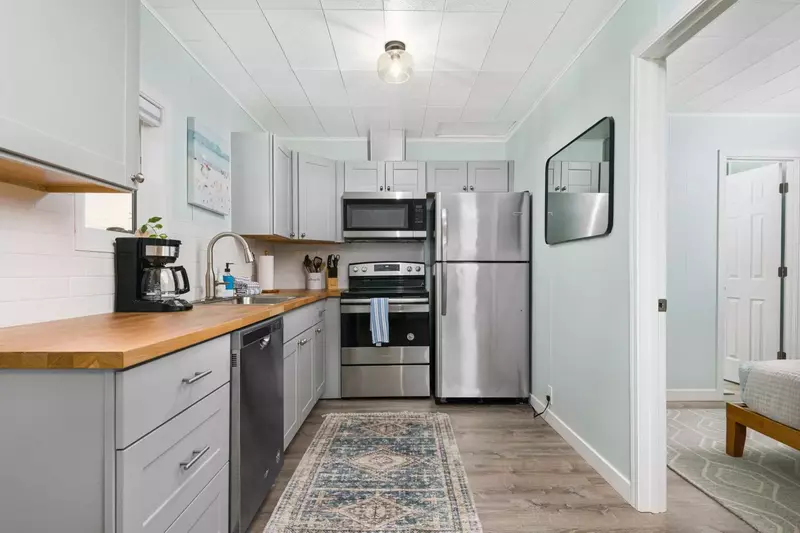 "Great location, quick and easy walk to the beach. The place was super clean on our arrival." - William