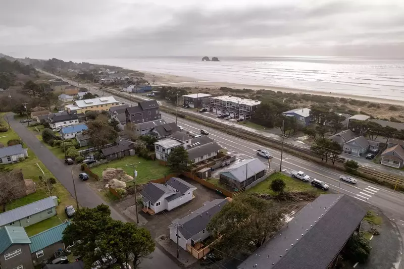 "We had a blast on the beach, and it was nice to have this quiet little unit just a few minutes' walk away." - Ryan