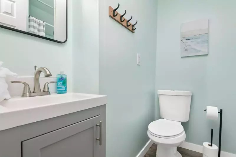 "Place looks exactly like the photos! Great location right next to the beach. would rent again" - Elisabeth