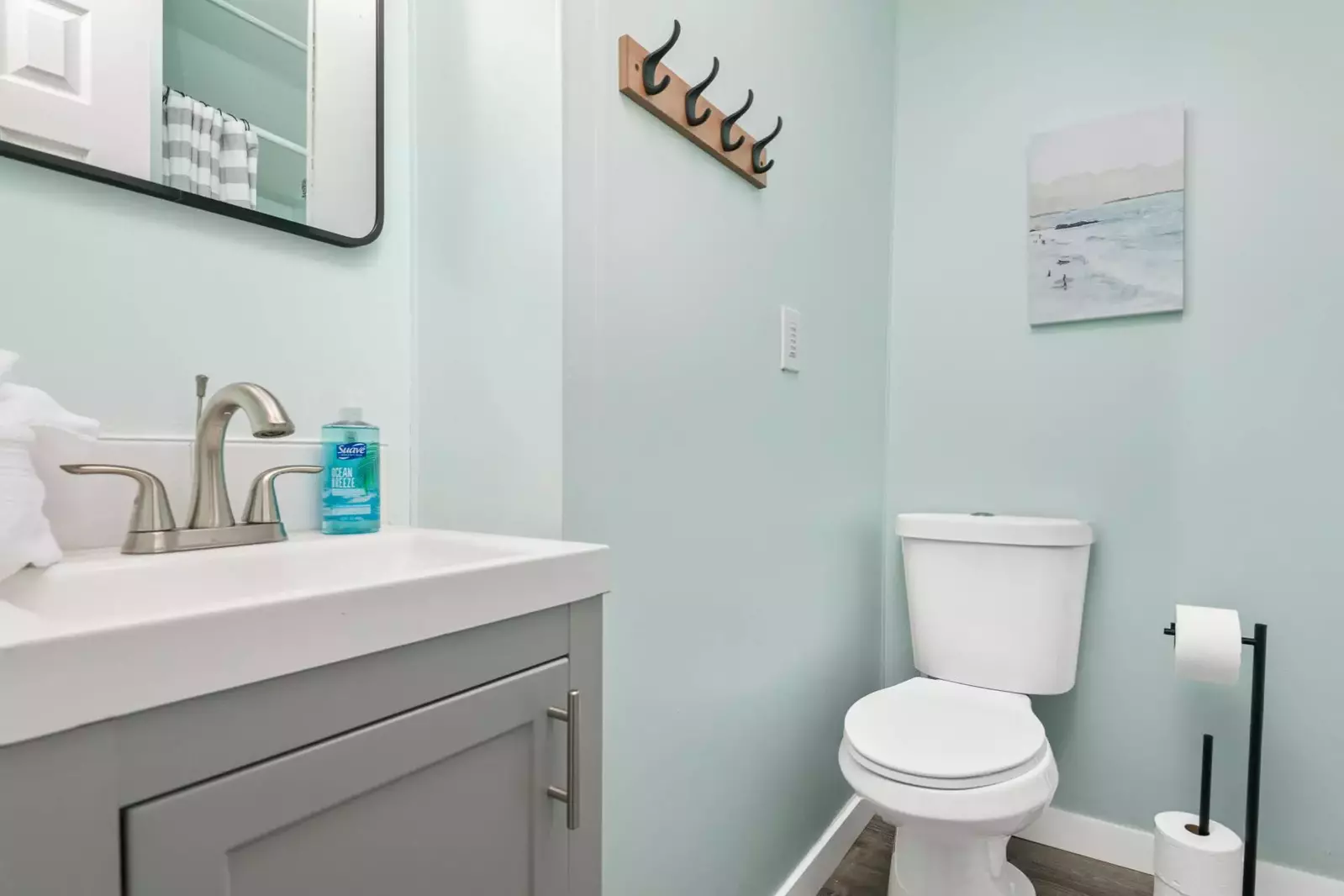 "Place looks exactly like the photos! Great location right next to the beach. would rent again" - Elisabeth