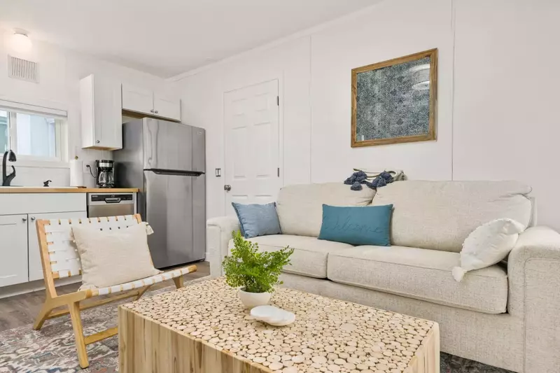 "Well appointed with tasteful decor, fixtures, kitchen stuff and bedding." - Kara