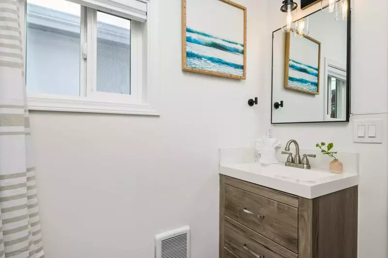 "We really enjoyed our time in cottage 3. It is clean, modern, and cozy." - Erica