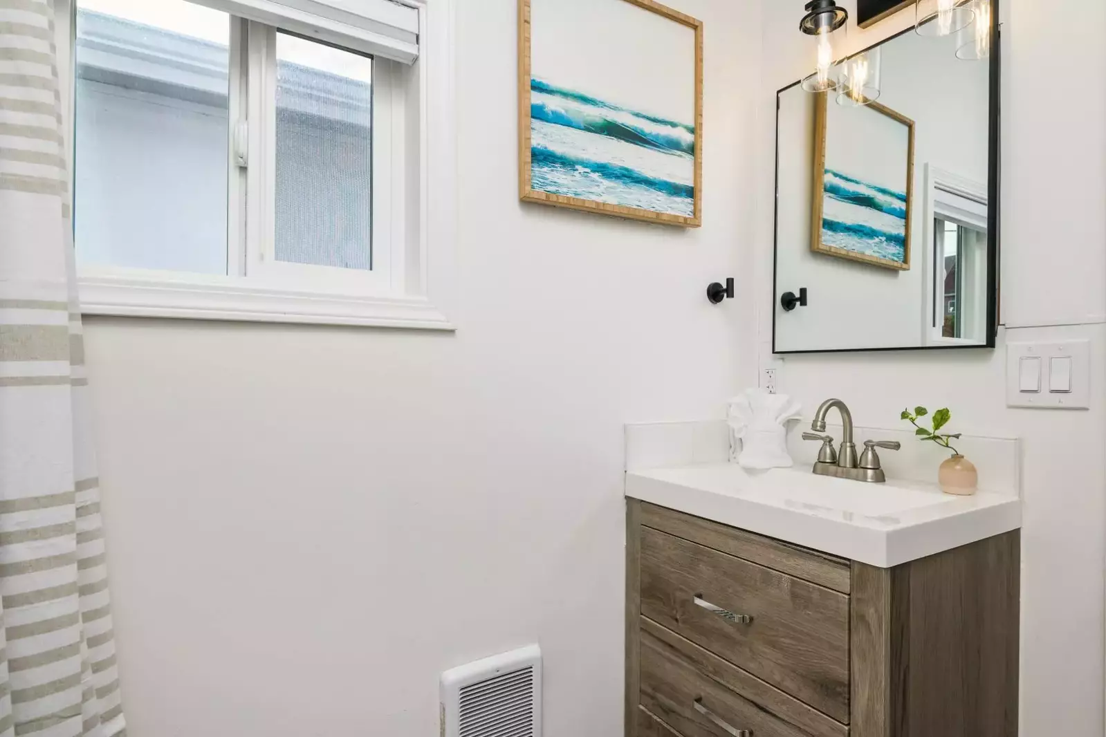 "We really enjoyed our time in cottage 3. It is clean, modern, and cozy." - Erica