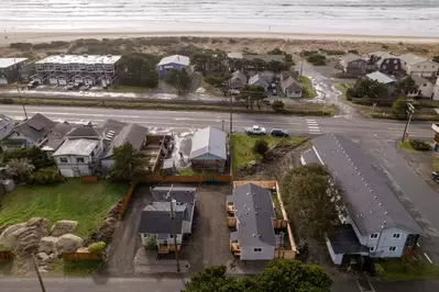 "Coral cottage is the perfect gateway to relax and enjoy the coast."  -Rita