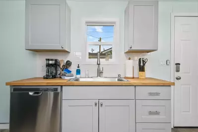 "Kitchen was well stocked with all the hardware to cook and eat." - Andrew W.