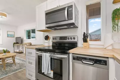 Cook delicious meals for breakfast, lunch, and dinner in this fully equipped kitchen. We suggest grabbing some seafood from a local market.