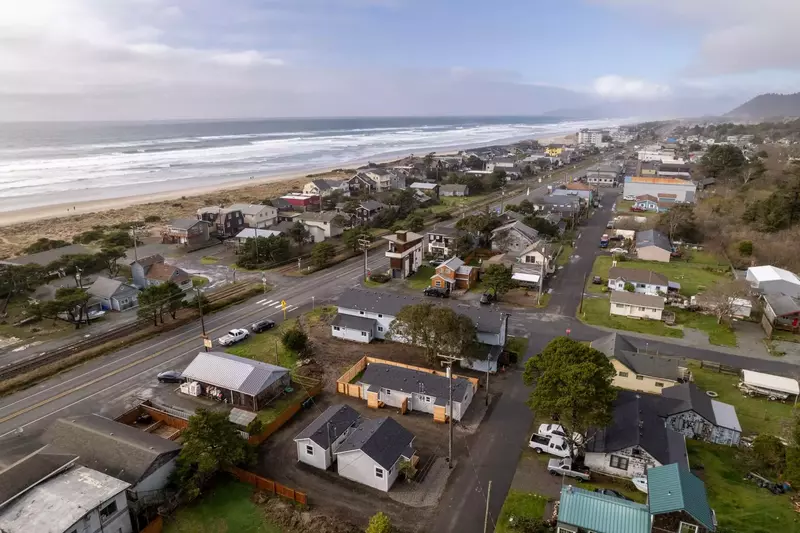 "Less than 2 min walk to the beach with a stunning view of the ocean and the mountains." - Janette B.