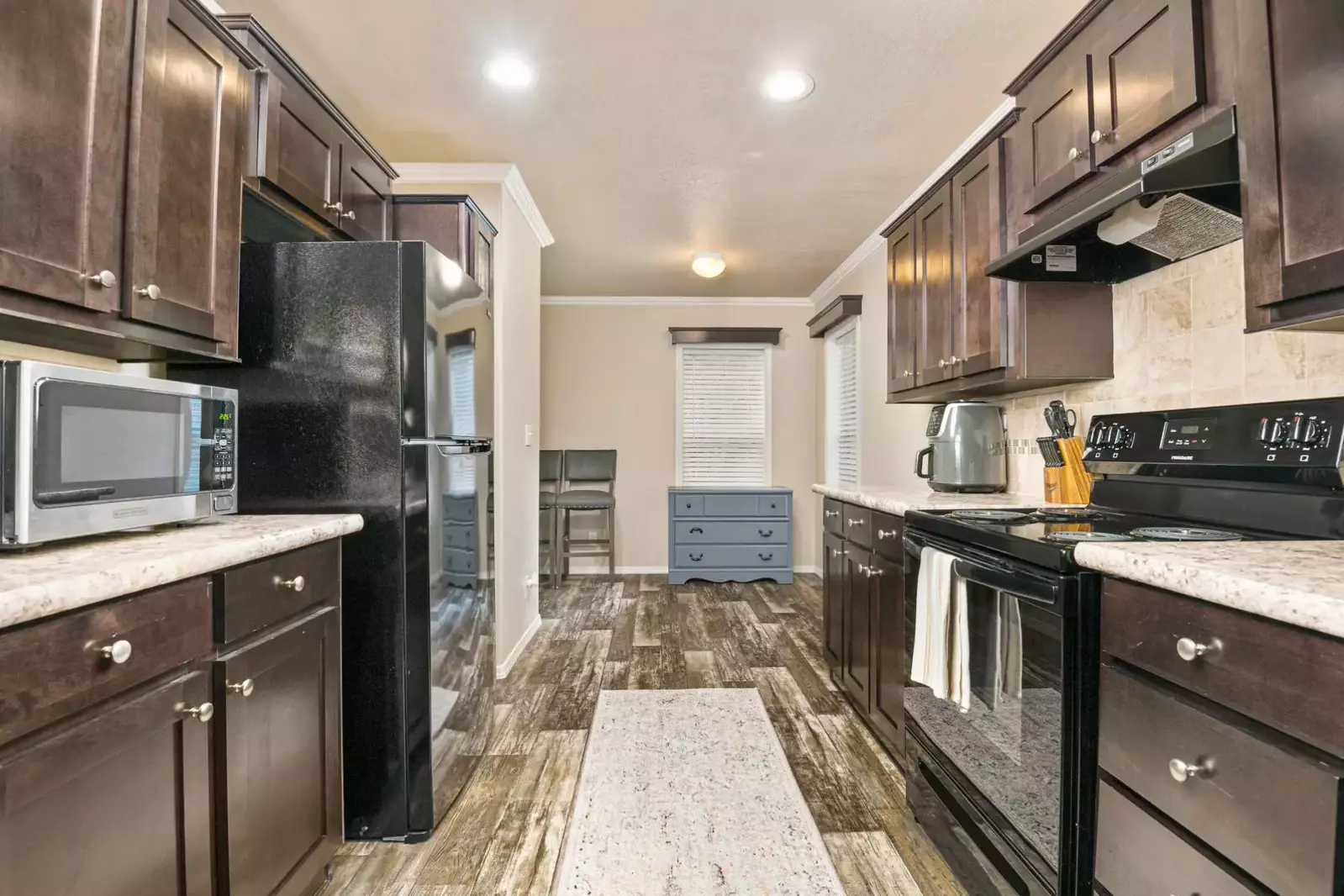 "We thoroughly enjoyed our extended stay at Wild Cascadia. The accommodations were comfortable and well-maintained" - Kathe