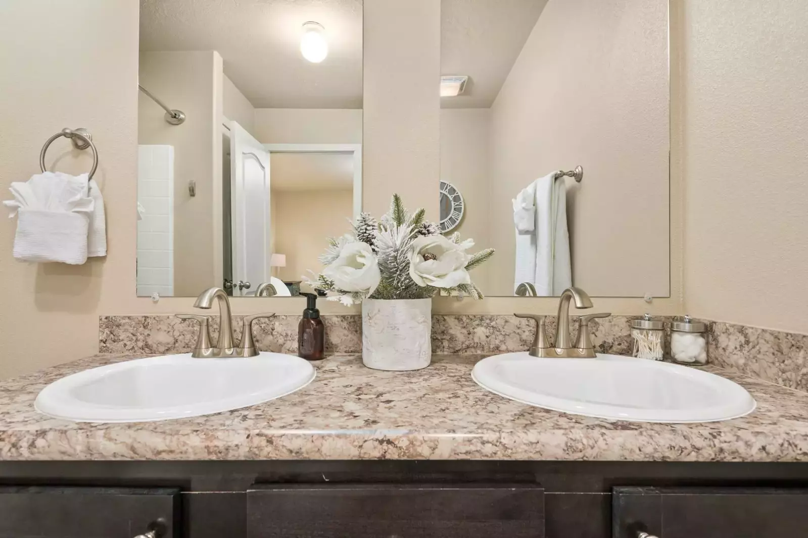 "Highly recommended! it was the perfect location for us near Mt Hood and the property was very nice! Would definitely stay here again" - Heather