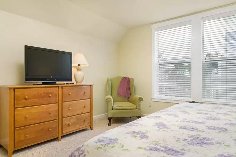 "We had 10 people but it felt spacious and roomy. The beds were nice. Everything was very clean and comfortable." - Julie