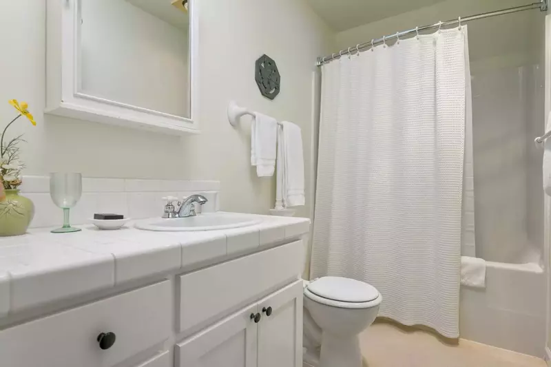 With 3.5 bathrooms everyone staying here has ample privacy.