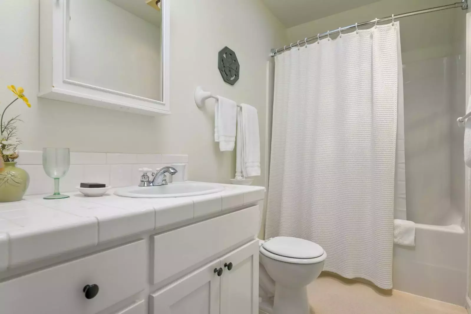 With 3.5 bathrooms everyone staying here has ample privacy.