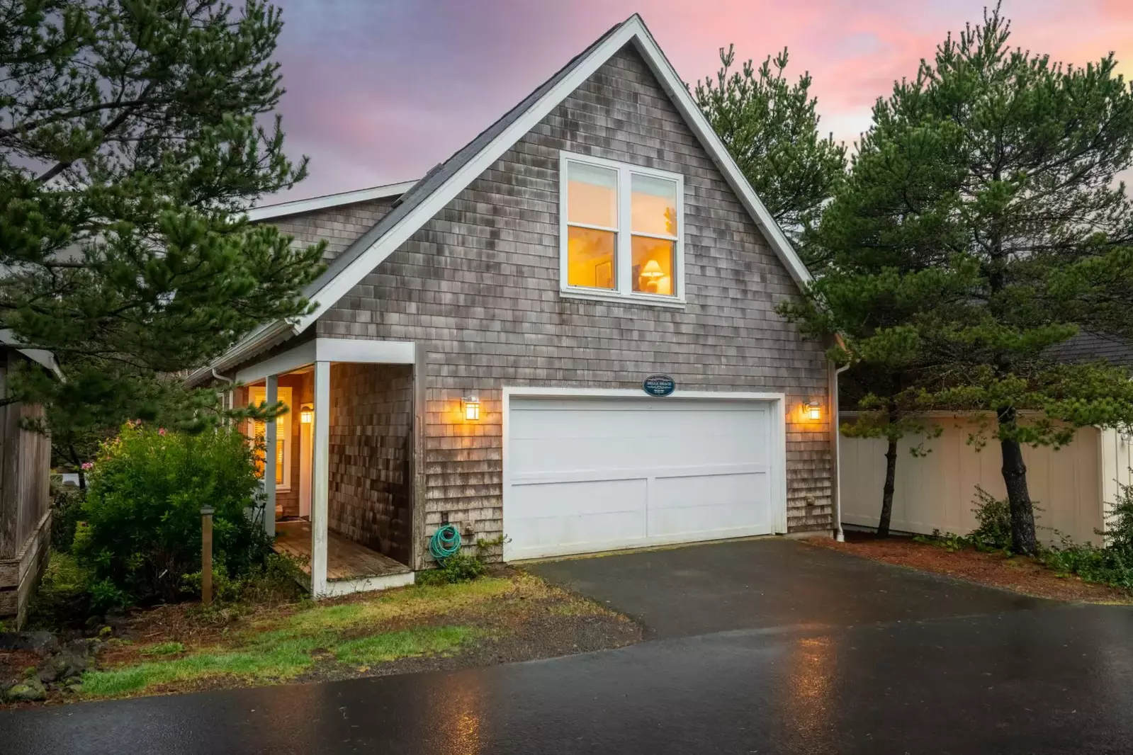 Depoe Bay is an incredibly charming town. It has lots of shops, delicious food, breathtaking ocean views, and is home to the World's Smallest Harbor!