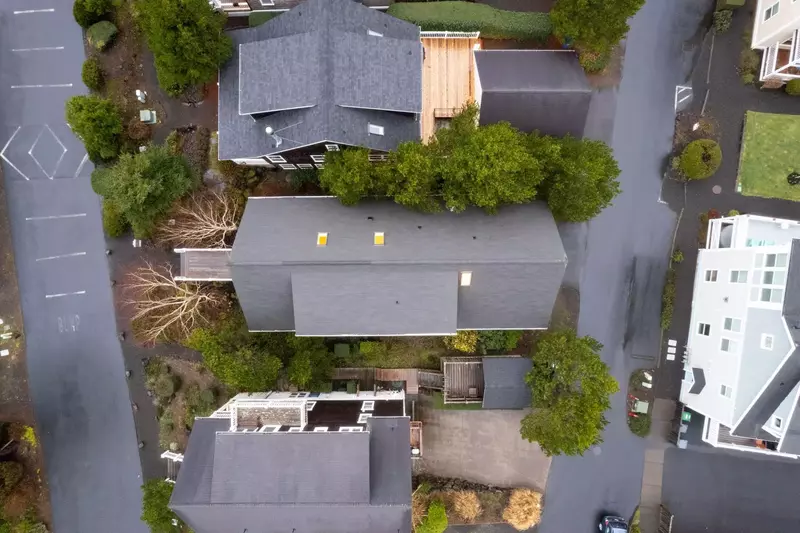 The neighborhood was super cute and the beach was a very quick walk away. We absolutely loved the house.  -Erin A.