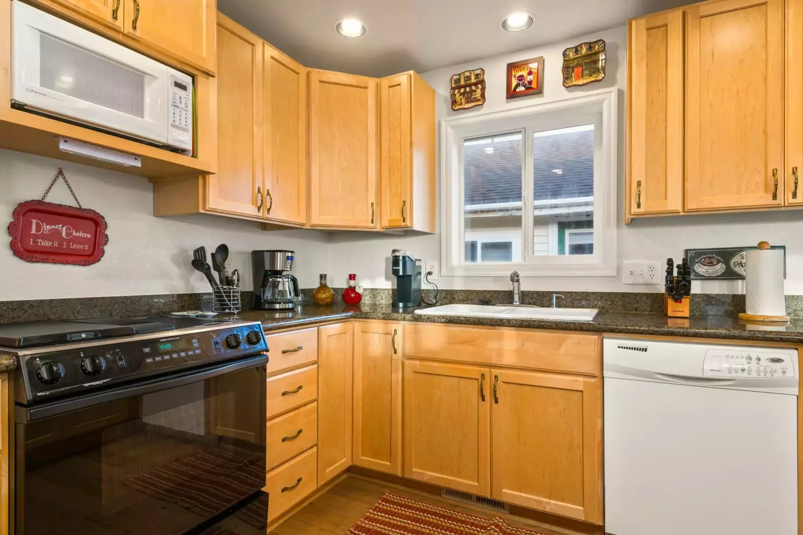 "Everything was clean, and the kitchen is very well stocked!" - Anya K.
