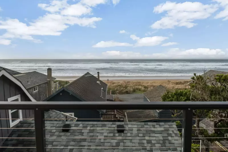 "The place is located so close to the beach and the balcony on top of the garage gives beautiful views of the ocean." - Barbara O.