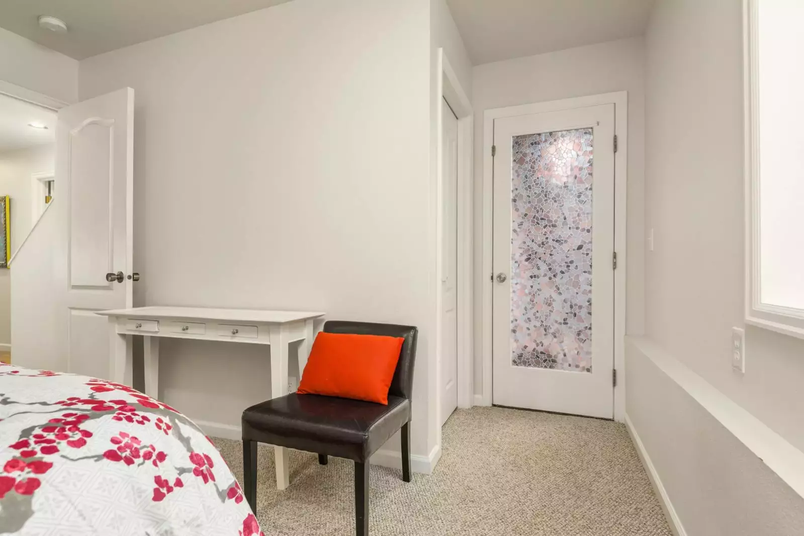 "Great view, short walk to beach! Fit 8 adults and 1 kid perfectly!" - Michele