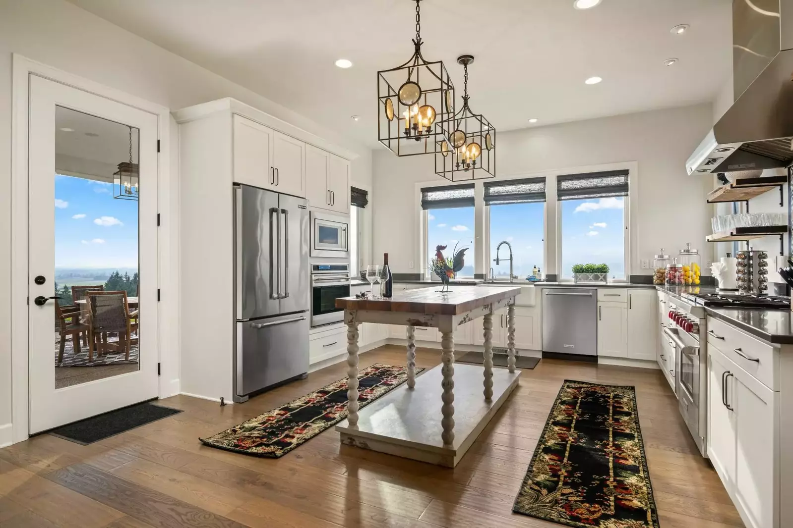 The kitchen was so nice that we couldn’t help spending most of our evenings cooking at the house and eating/drinking wine on the patio as the sun went