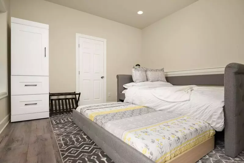 An extra bed pulls out.