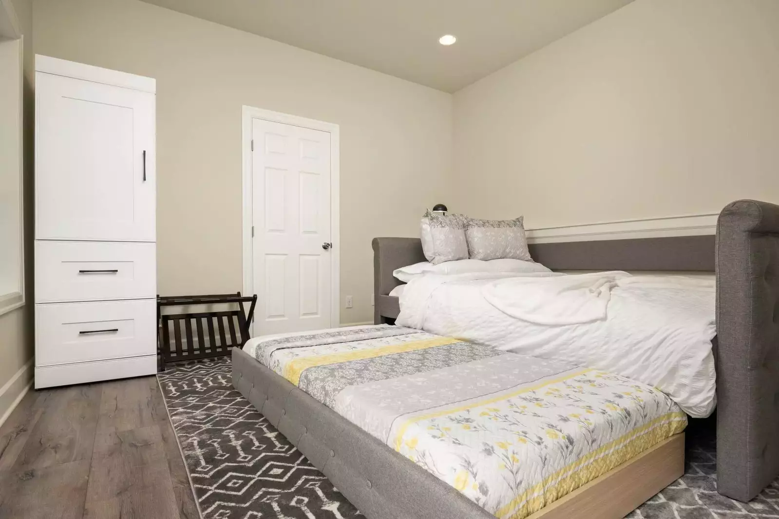 An extra bed pulls out.