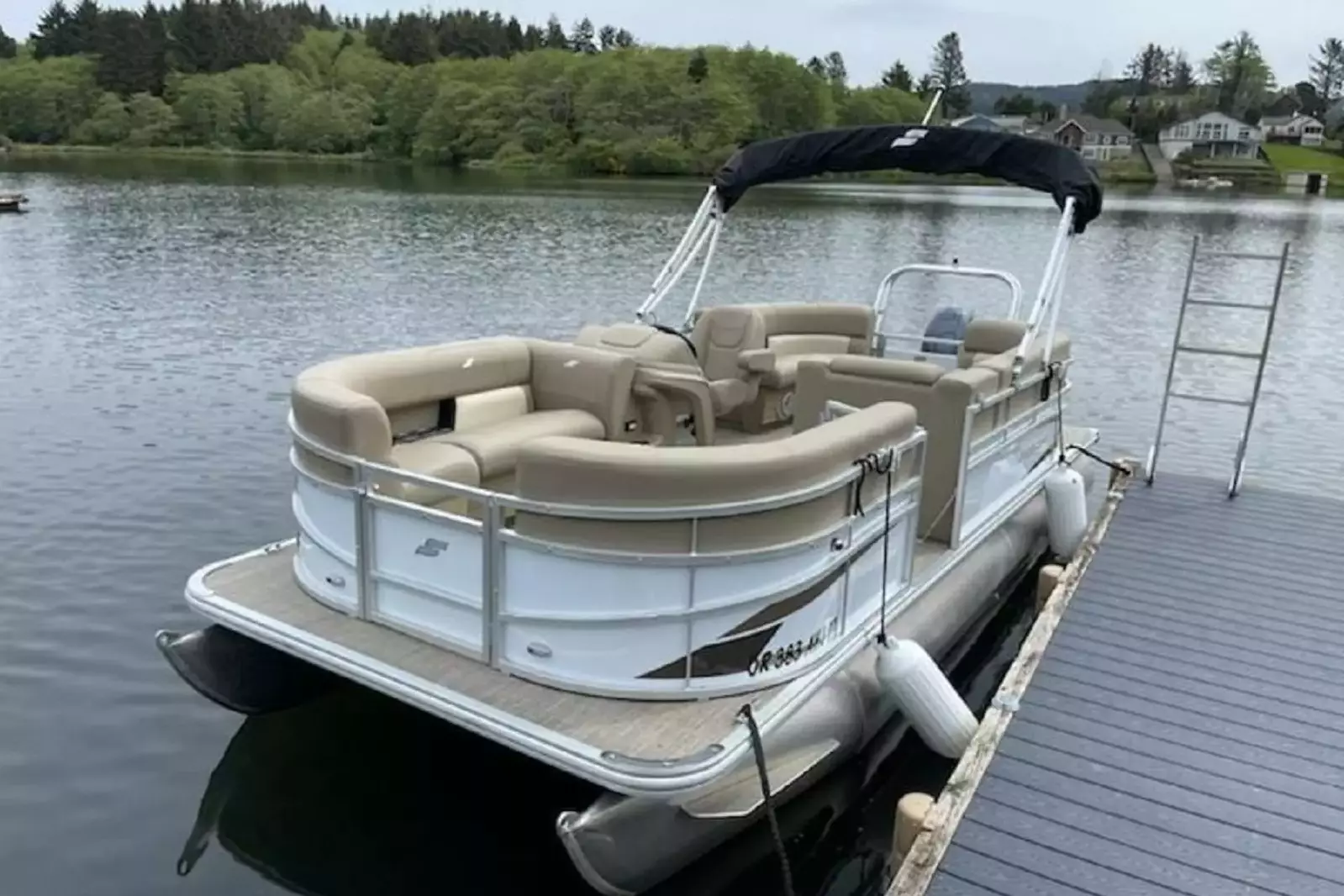 Boat not available to rent. Dock shown can be used for outside rentals.