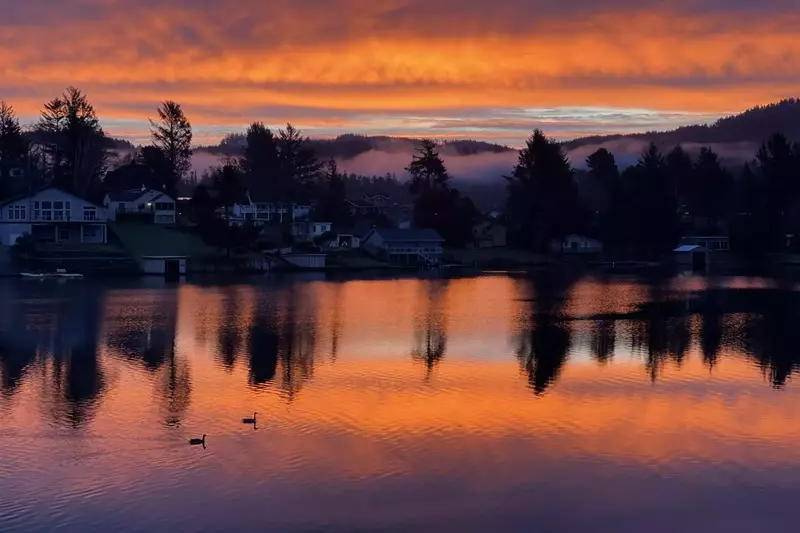 Don't miss the incredible sunrises on the edge of the lake.