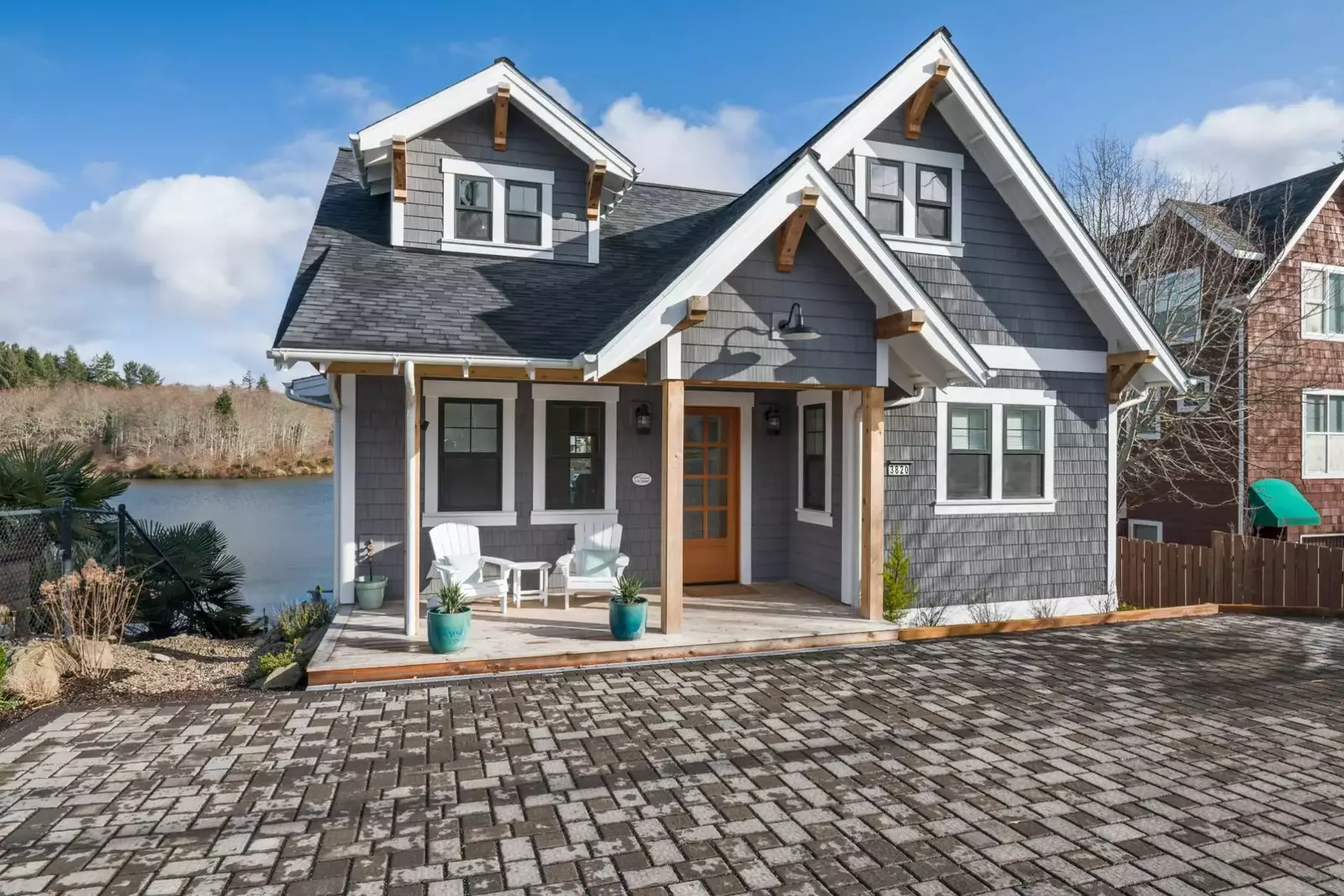 "Very comfortable new house with a well stocked kitchen." - Stephen