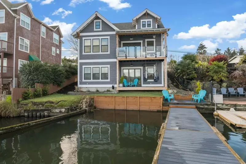 " Amazing fishing on the lake and perfect house. The spot is perfect for vacation with the family." - Jon