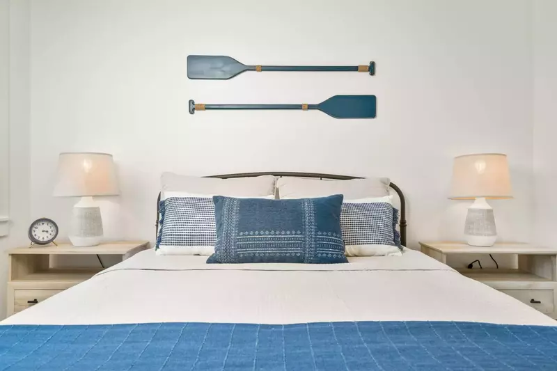 "Clean, comfortable beds, plenty of pillows, blankets etc." - Rhonda S.