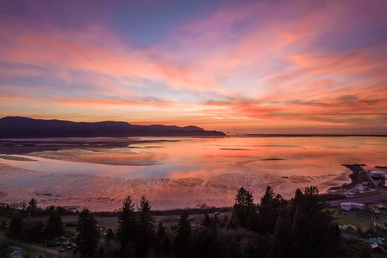 The Tillamook Bay is one of the Oregon Coasts most beautiful natural wonders. Guests can kayak, birdwatch, boat, fish, hunt for clams/crabs, and more!