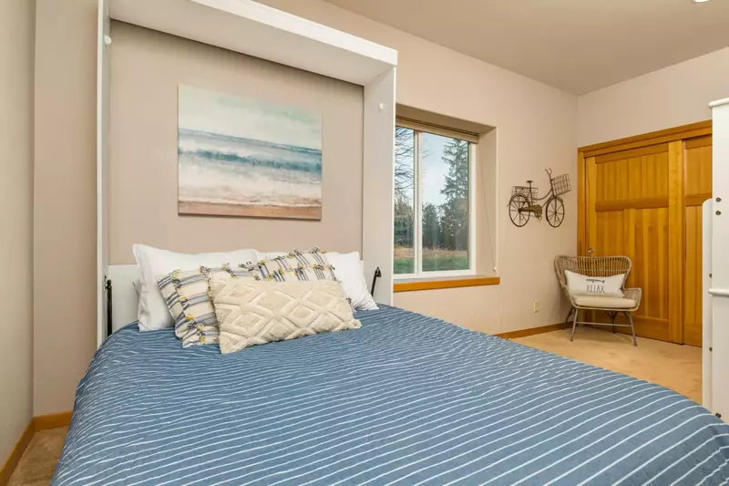 "Loved the place! Beautiful inside and impressive vista from the deck. Great location on the coast." - Erik