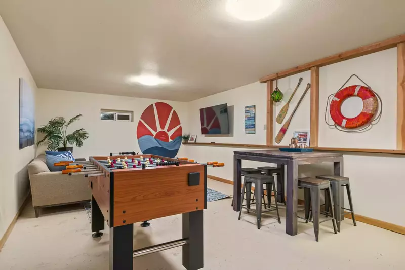 It was perfect for our tween and teenage boys and close to many different beaches and hiking trails.  -Sara P.