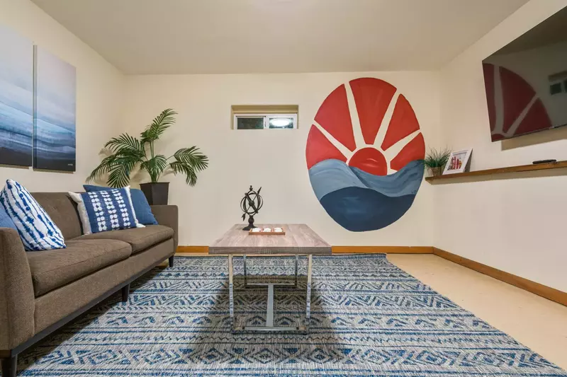 "My group was able to cook dinner each night and enjoy time together at the table. 10/10 house and location." - Ariel