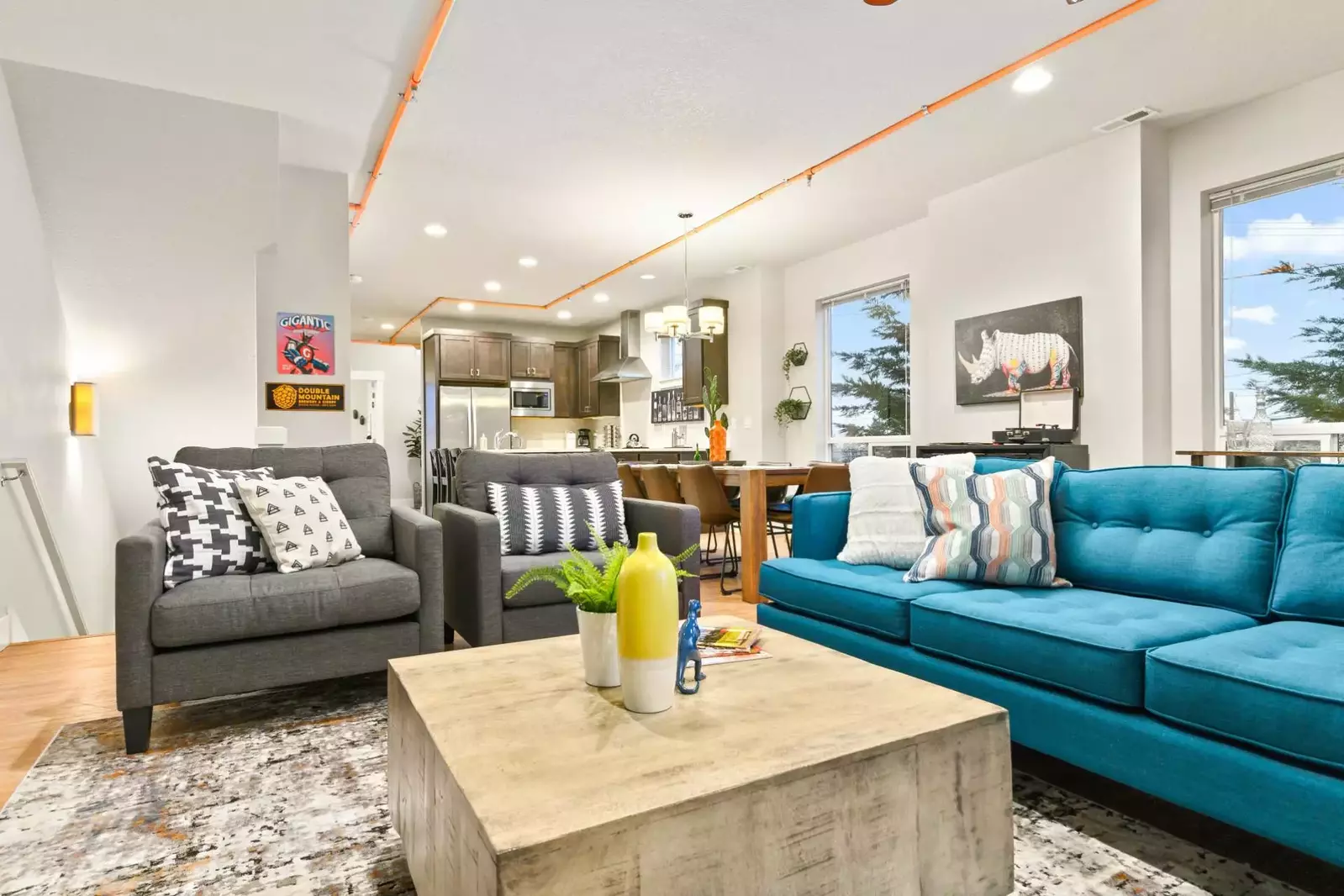 Welcome to Woodstock Townhouse! Please enjoy our spacious rental in the heart of southeast Portland, Oregon.