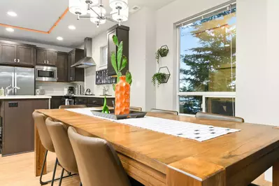 "Great location. Tons of space tastefully decorated. Clean and well equipped. Host checked in often. Highly recommend" - Enola