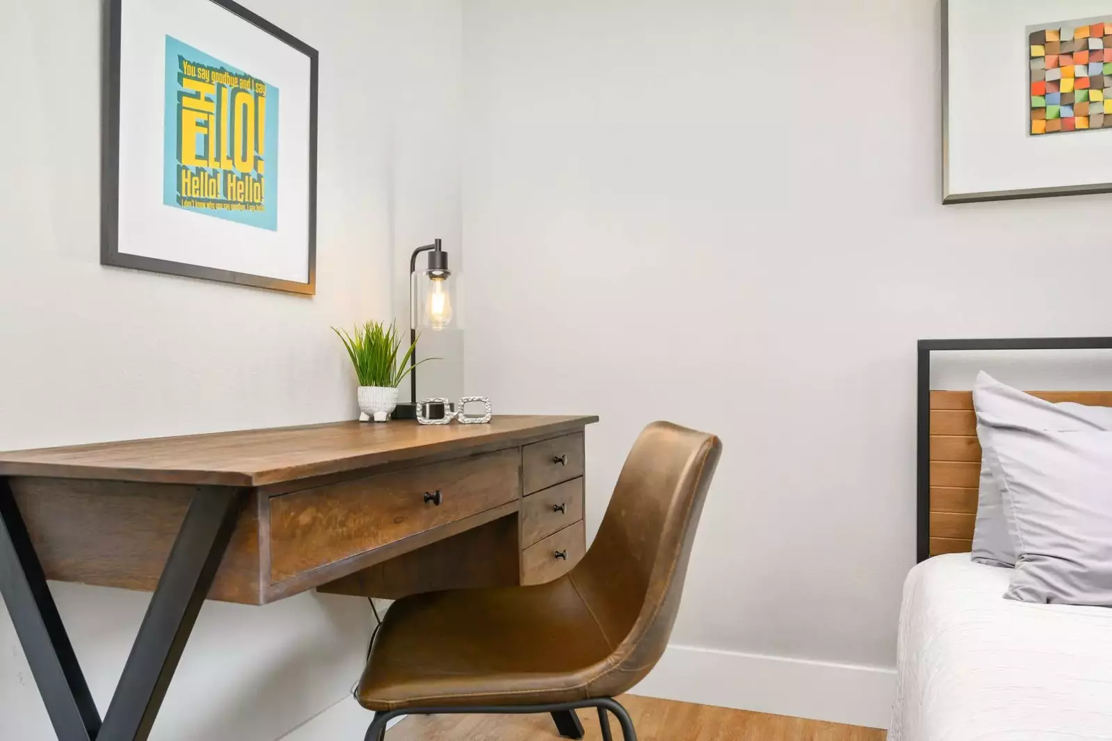 Work from home from the desk and you can extend your stay at Woodstock Townhouse!