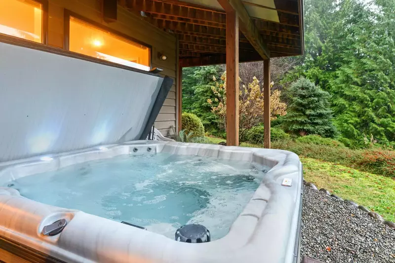 "The hot tub and sauna were a huge hit and it was so nice to just relax and enjoy life with an amazing view all around." - Viktor