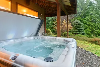 "The hot tub and sauna were a huge hit and it was so nice to just relax and enjoy life with an amazing view all around." - Viktor