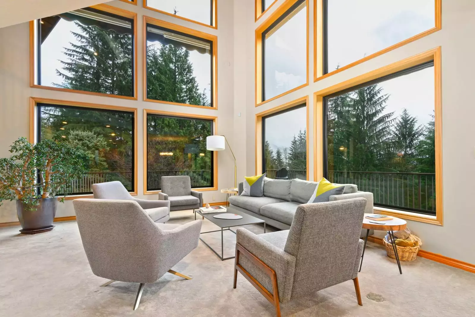 "This is a fantastic house, well appointed, well maintained, extremely clean, and modern inside." - Ron H.