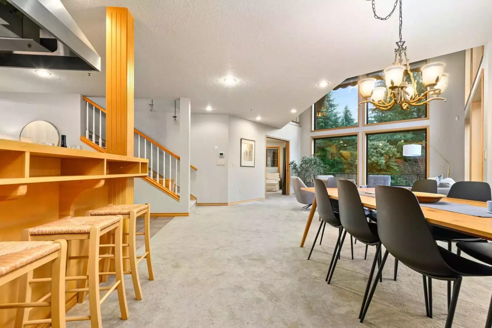 "Great get-a-way for family and friends with our 10 person group." - Helen N.